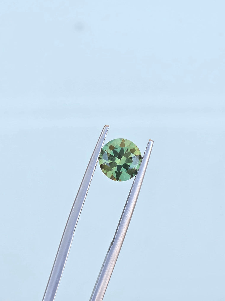 1.89ct Round Green Parti Sapphire