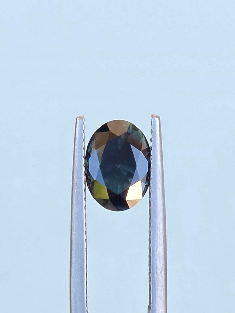 2.57ct Oval Blue Parti Sapphire