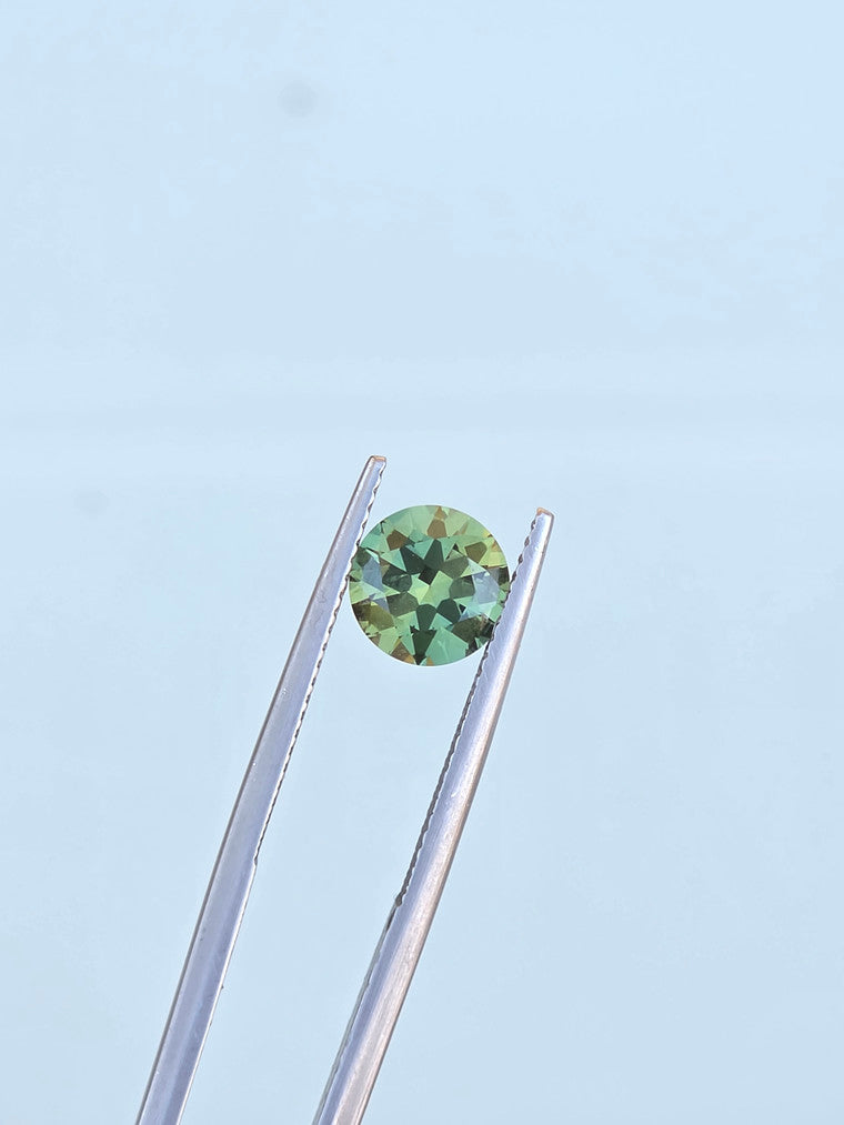 1.89ct Round Green Parti Sapphire