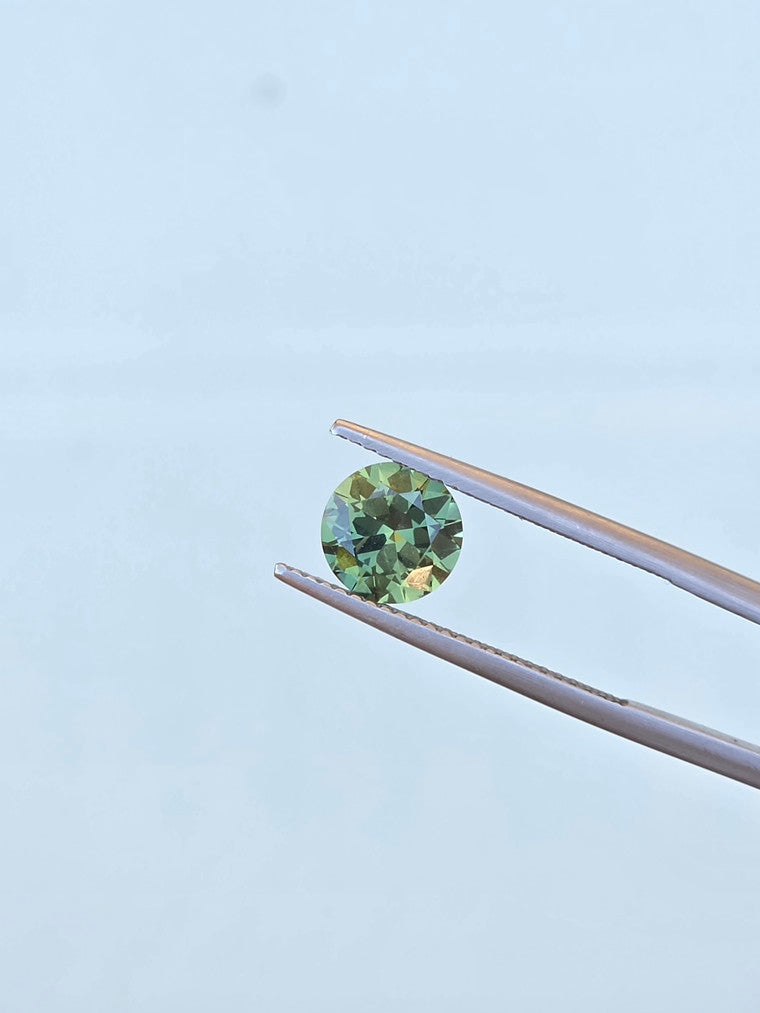 1.89ct Round Green Parti Sapphire