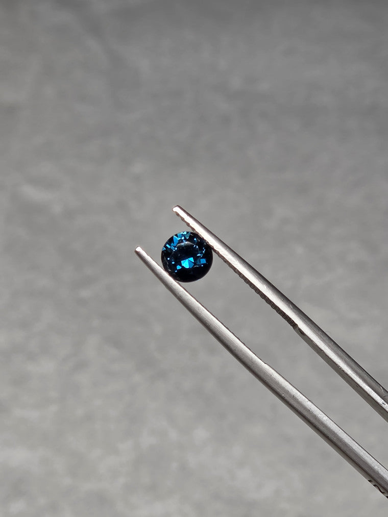 1ct Round Blue Sapphire