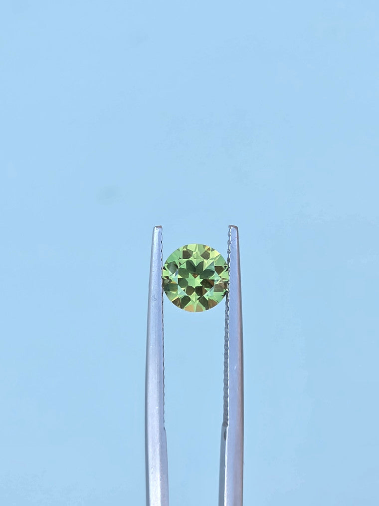 1.53ct Round Green Parti Sapphire