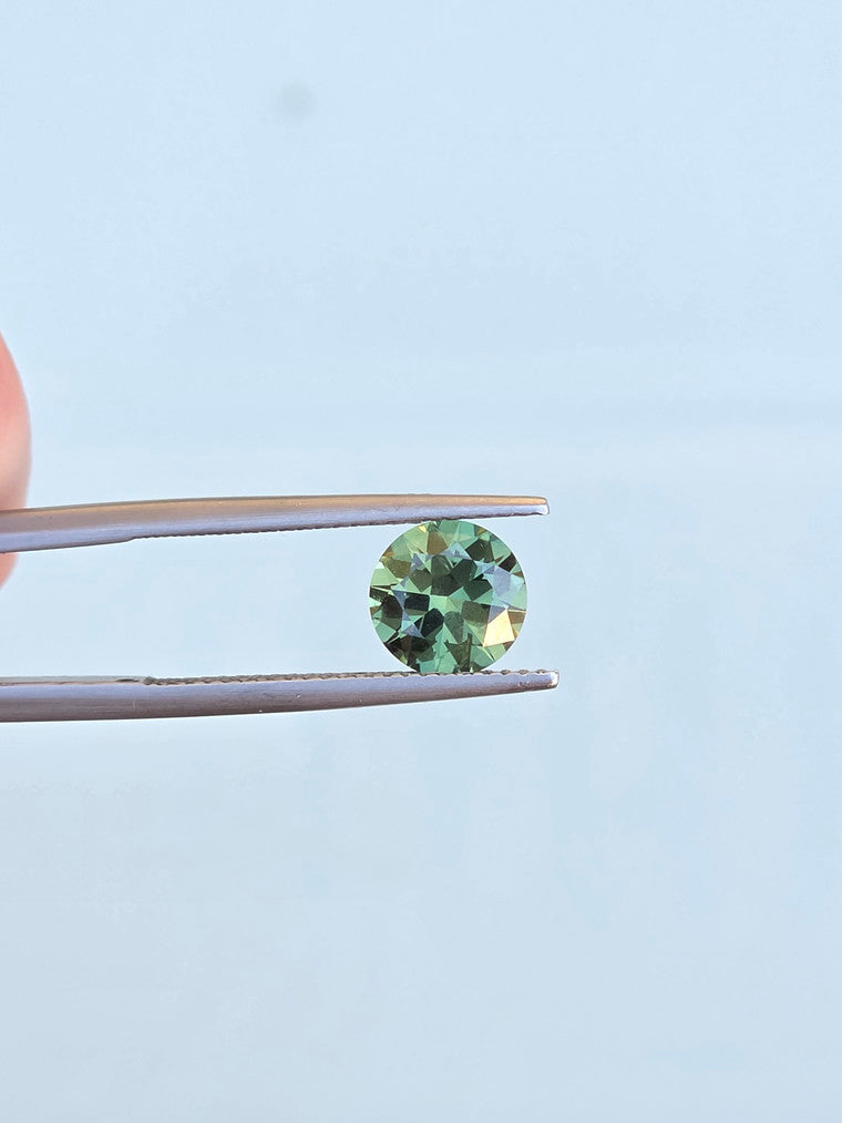 1.89ct Round Green Parti Sapphire