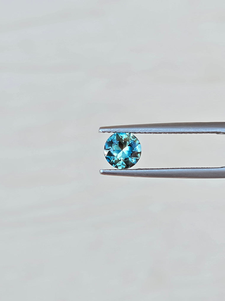 1ct Round Blue Pati Sapphire
