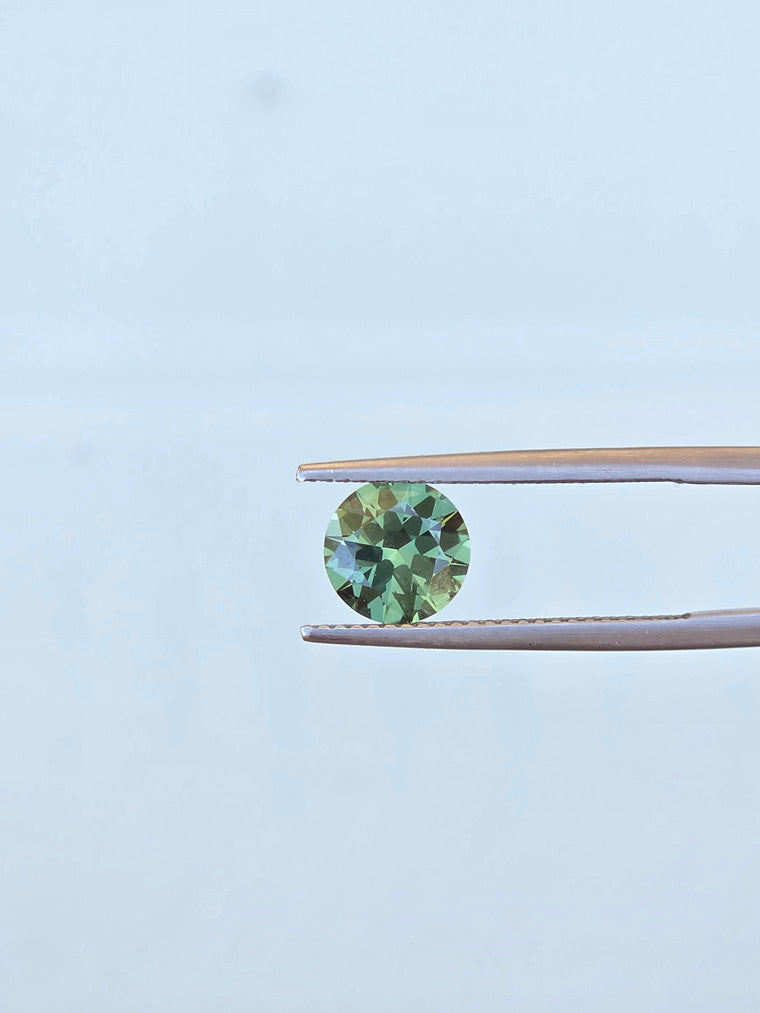 1.89ct Round Green Parti Sapphire
