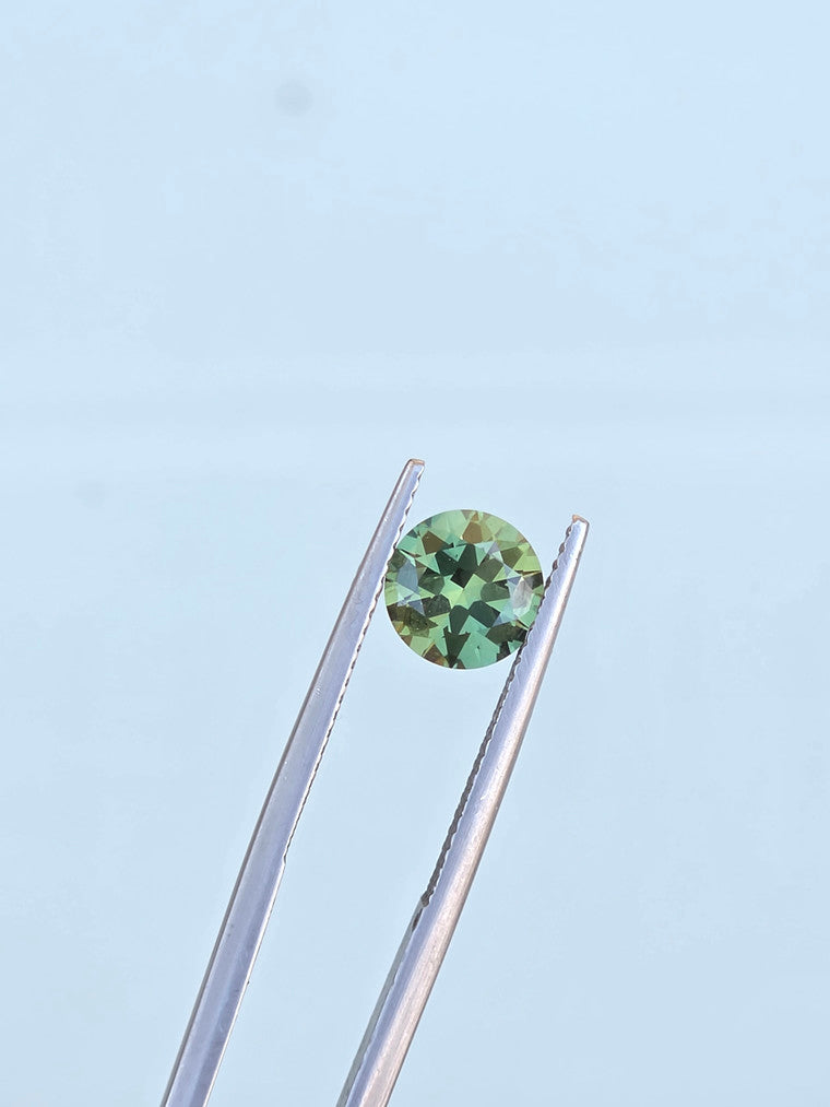 1.89ct Round Green Parti Sapphire