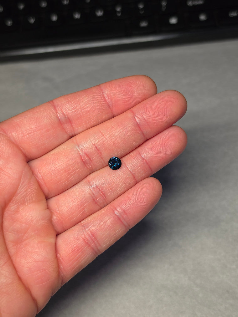1ct Round Blue Sapphire