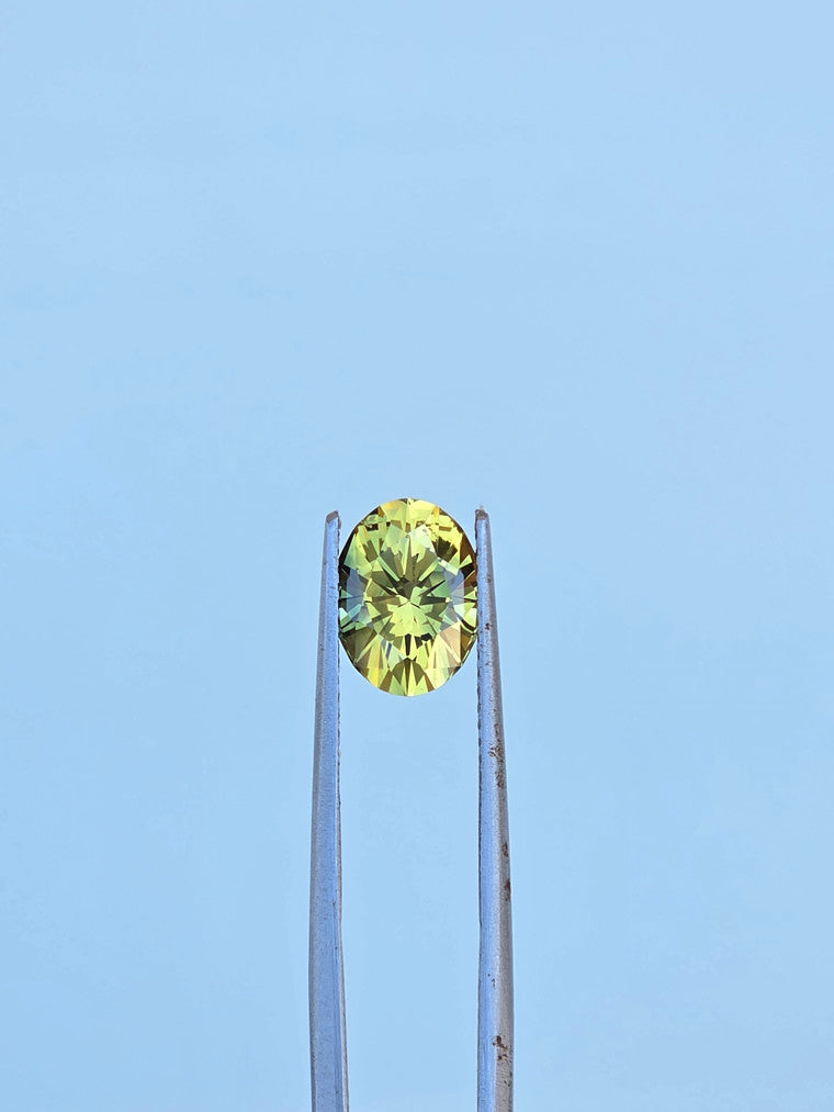 2.62ct Oval Yellow Parti Sapphire