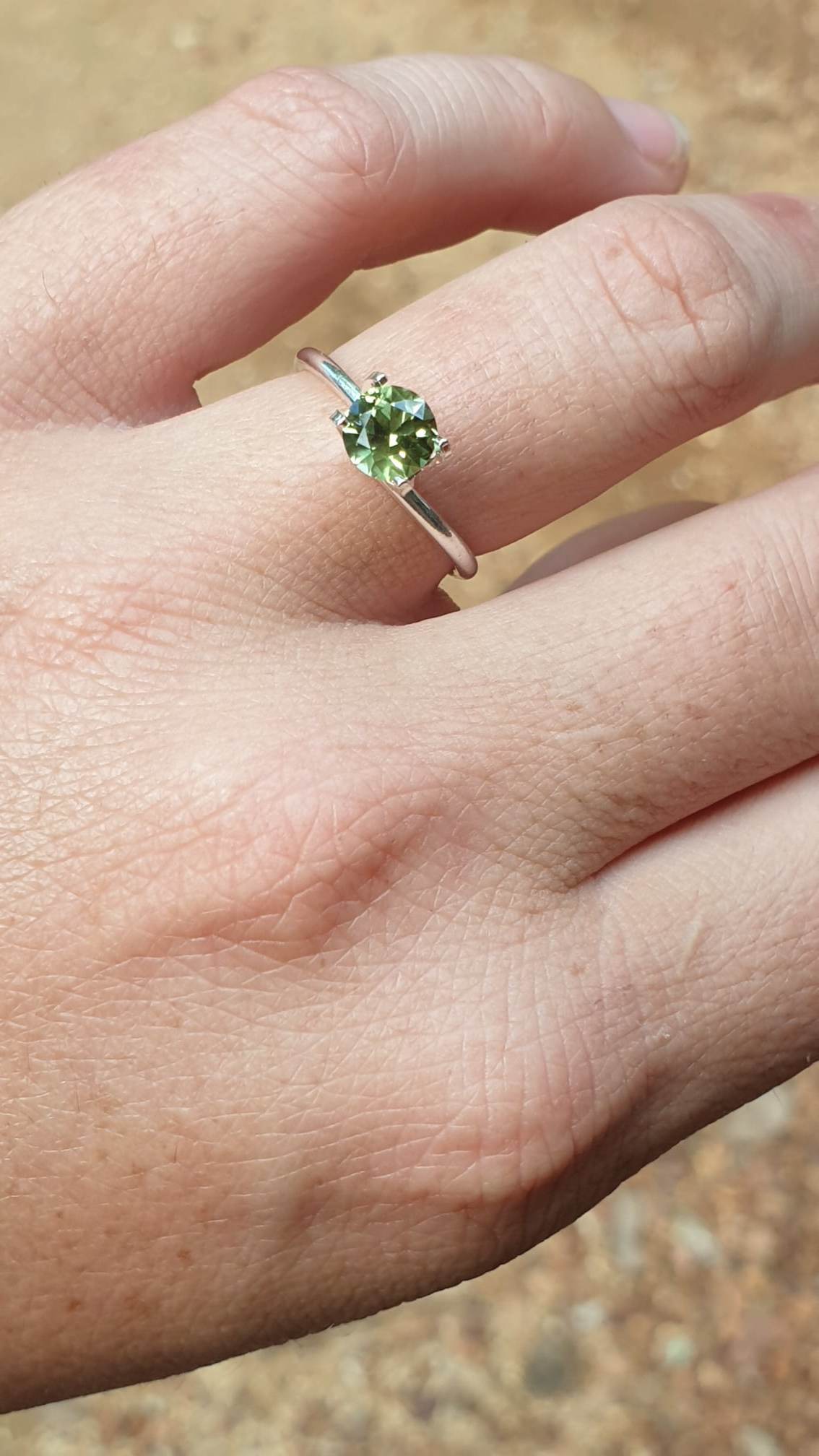 1.06ct Round Yellow-Green Parti Sapphire