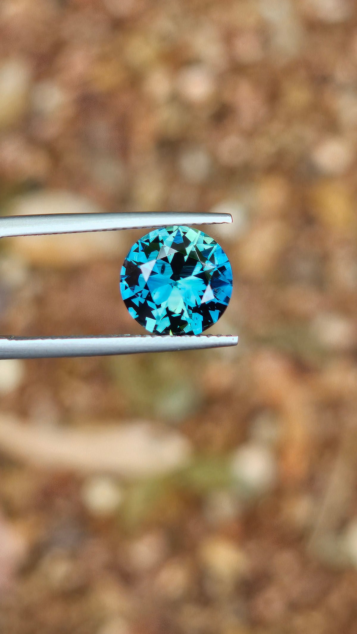3.79ct Round Incredible Blue Parti Sapphire