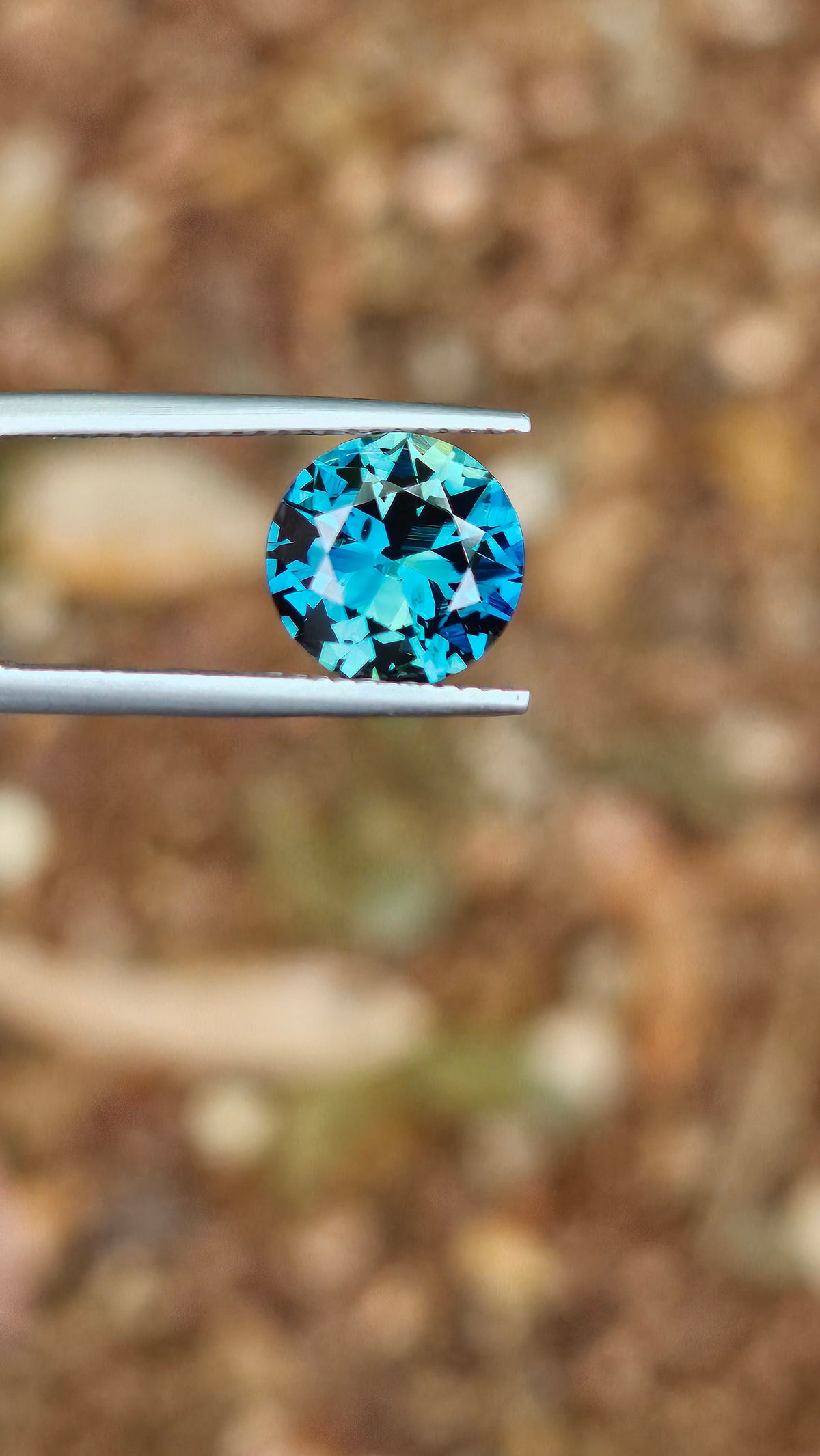 3.79ct Round Incredible Blue Parti Sapphire