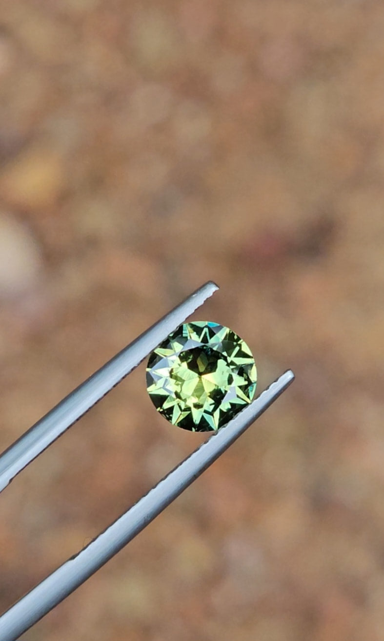 1.53ct Round Light Green Parti Sapphire