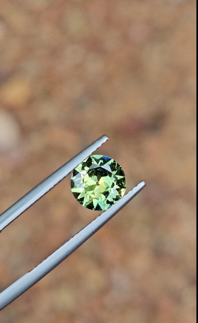 1.53ct Round Light Green Parti Sapphire