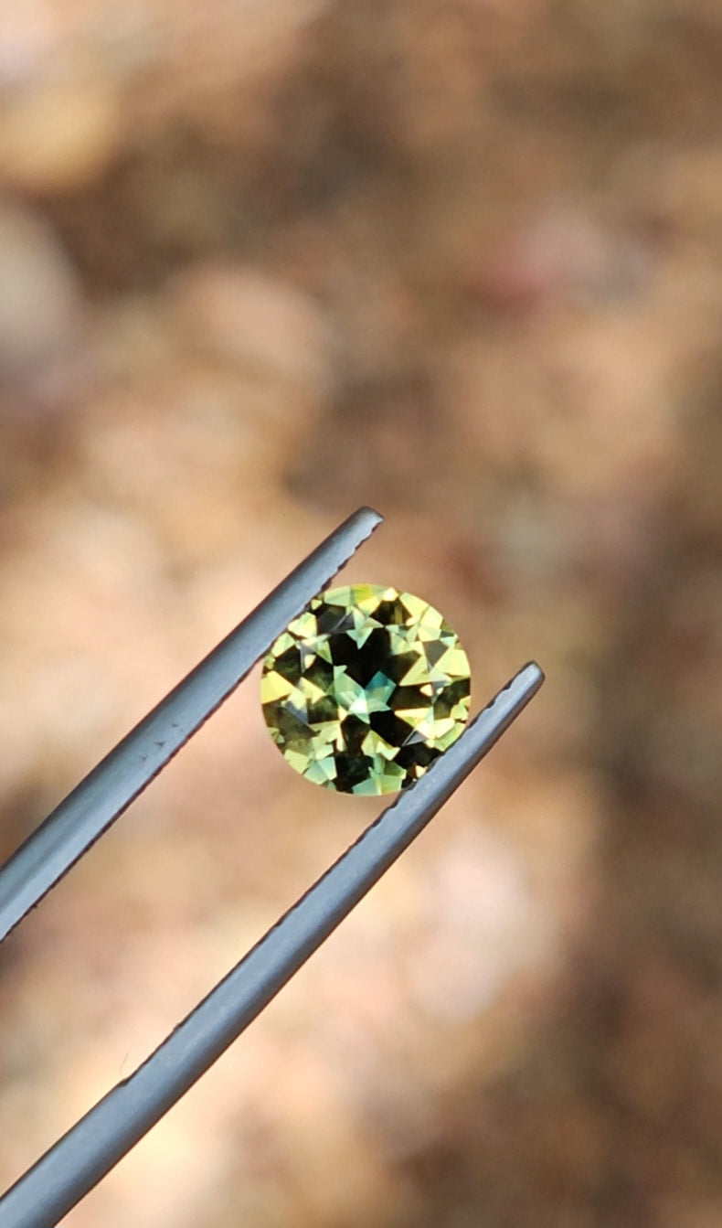 1.52ct Round Spectacular Yellow Parti Sapphire