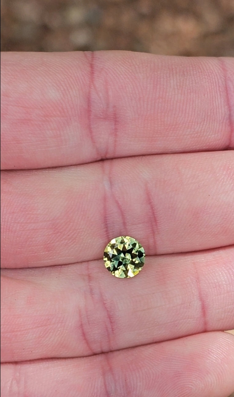 1.52ct Round Spectacular Yellow Parti Sapphire