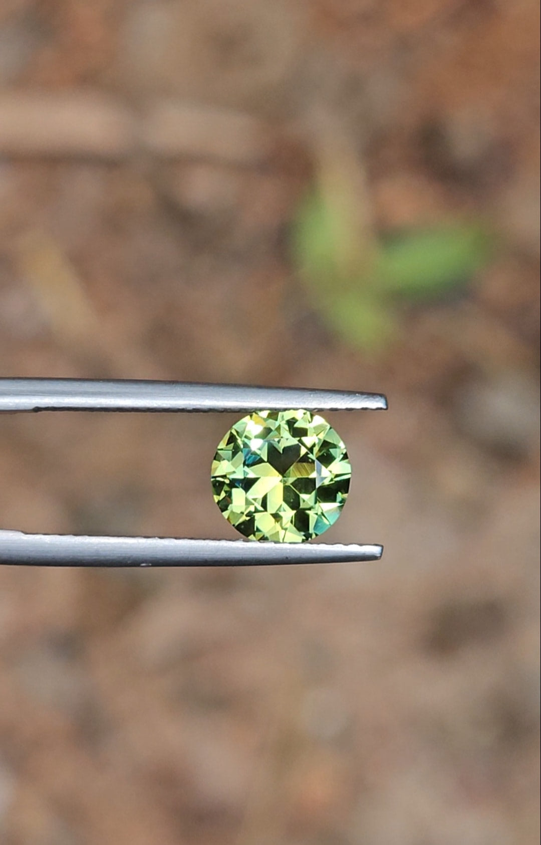 2.20ct Round Green - Yellow Parti Sapphire