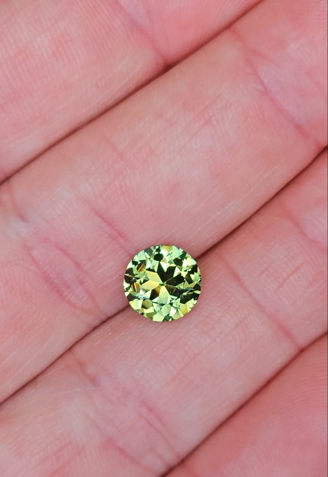 2.20ct Round Green - Yellow Parti Sapphire