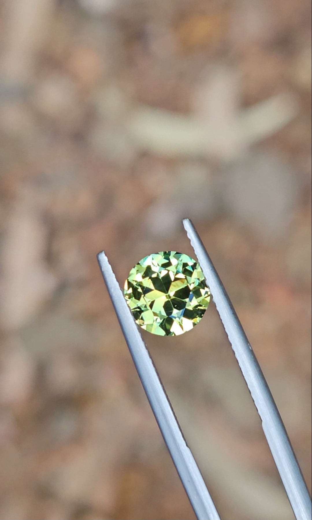 2.20ct Round Green - Yellow Parti Sapphire
