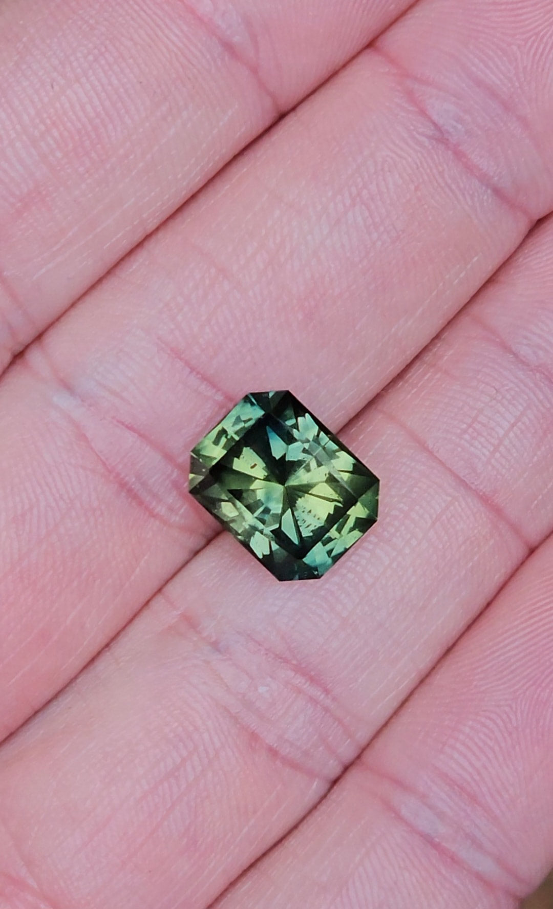 5.60ct Emerald Green - Yellow Parti Sapphire