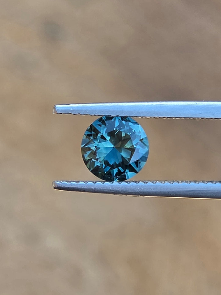 1.25ct Round Blue Parti Sapphire