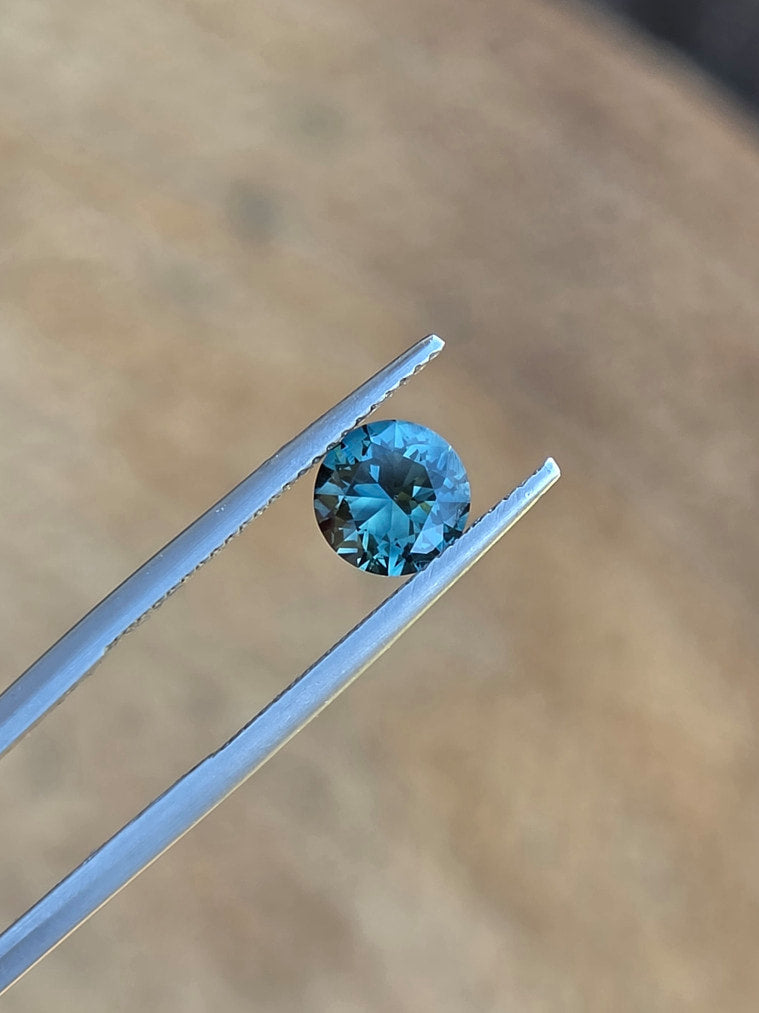 1.25ct Round Blue Parti Sapphire