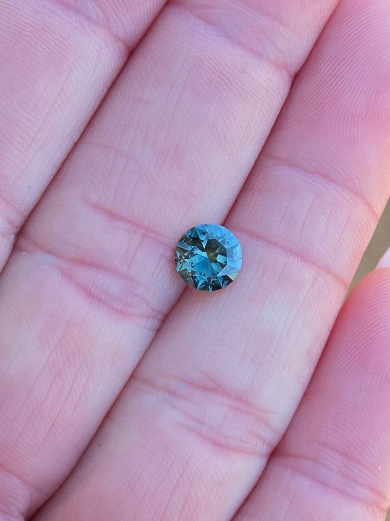 1.25ct Round Blue Parti Sapphire