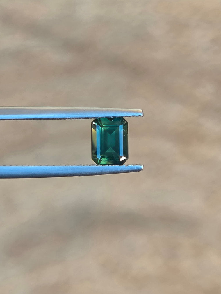 1.03ct Emerald Green Parti Sapphire