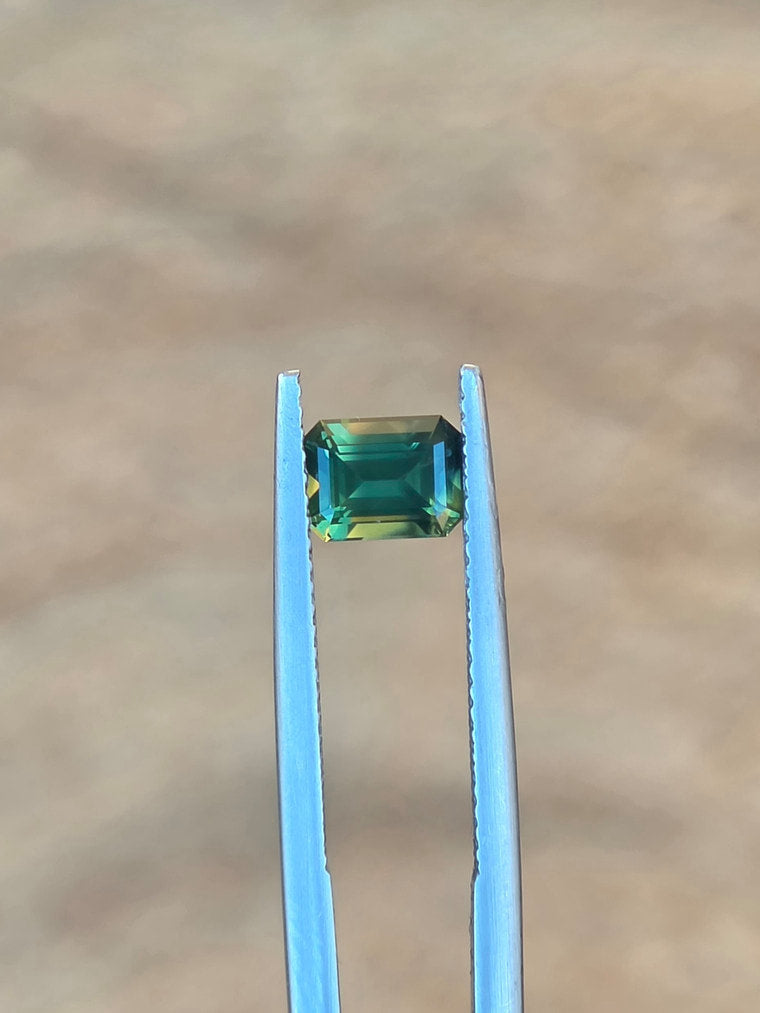 1.03ct Emerald Green Parti Sapphire