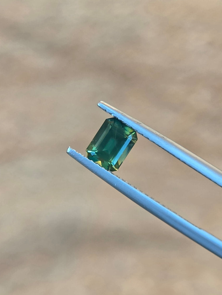 1.03ct Emerald Green Parti Sapphire