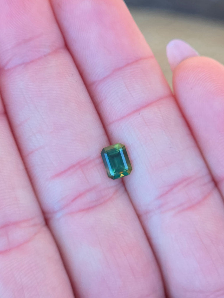 1.03ct Emerald Green Parti Sapphire