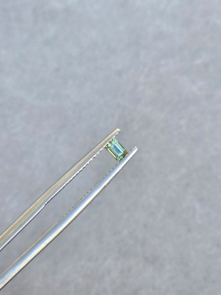 .15ct Emerald Green Parti Sapphire