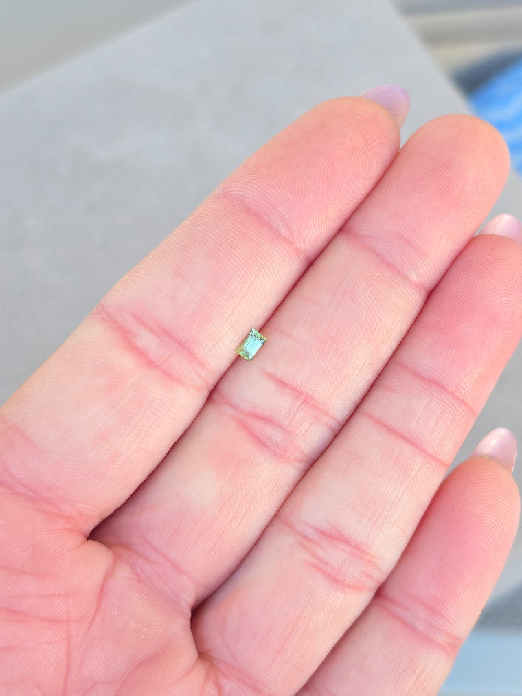 .15ct Emerald Green Parti Sapphire