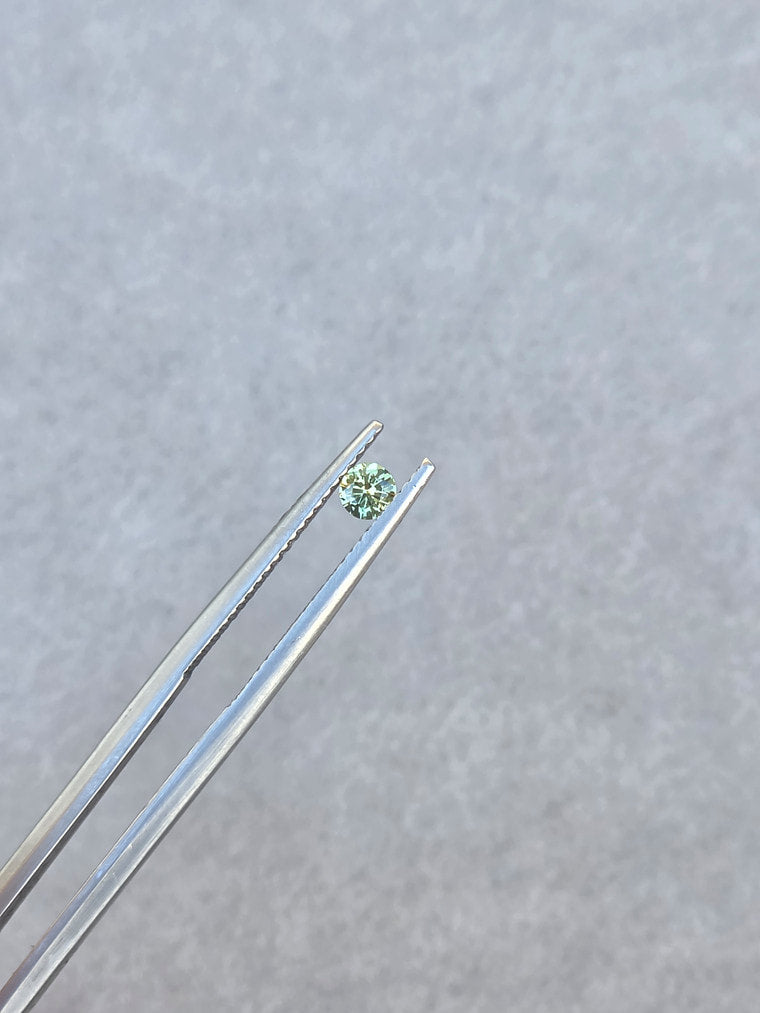 .18ct Round Green Parti Sapphire