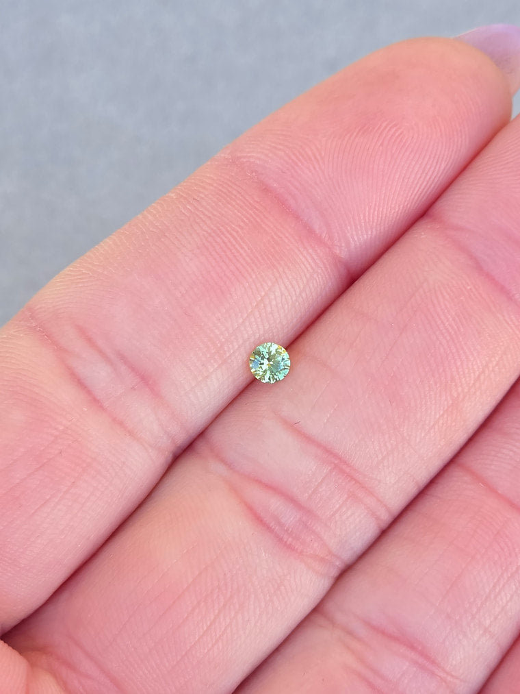 .18ct Round Green Parti Sapphire