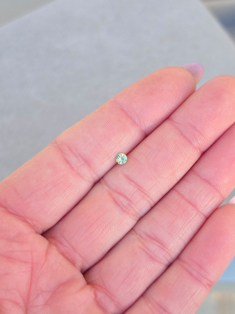 .18ct Round Green Parti Sapphire