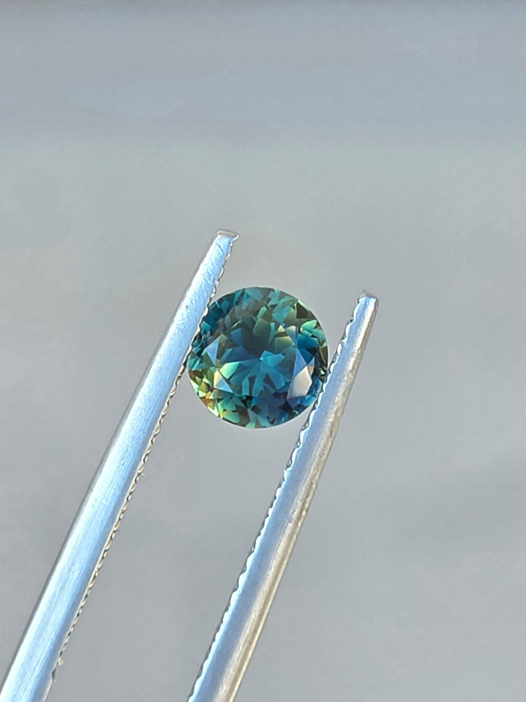 .86ct Round Teal Parti Sapphire