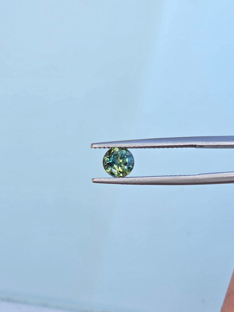 1.09ct Round Green Parti Sapphire