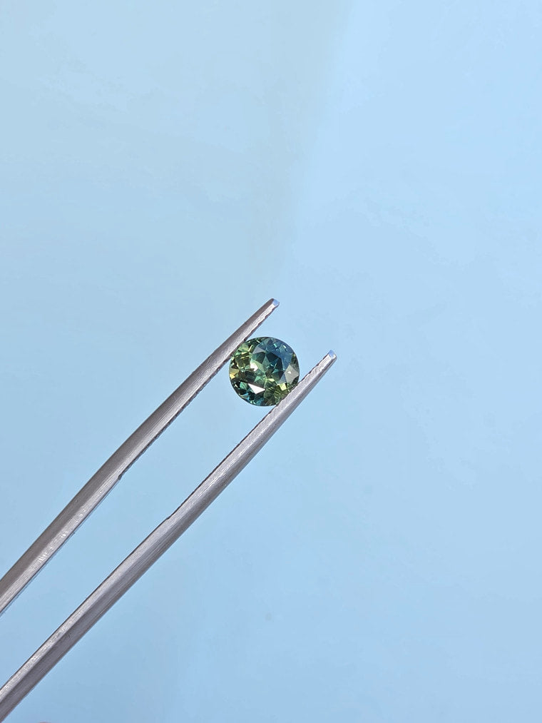 1.09ct Round Green Parti Sapphire