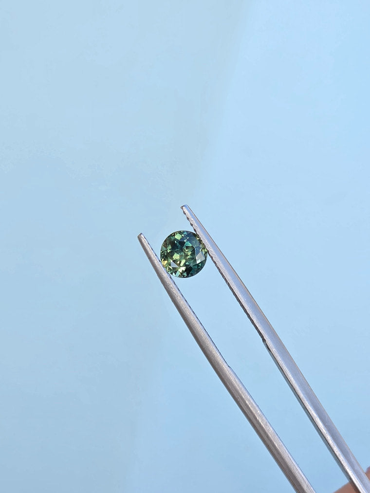 1.09ct Round Green Parti Sapphire