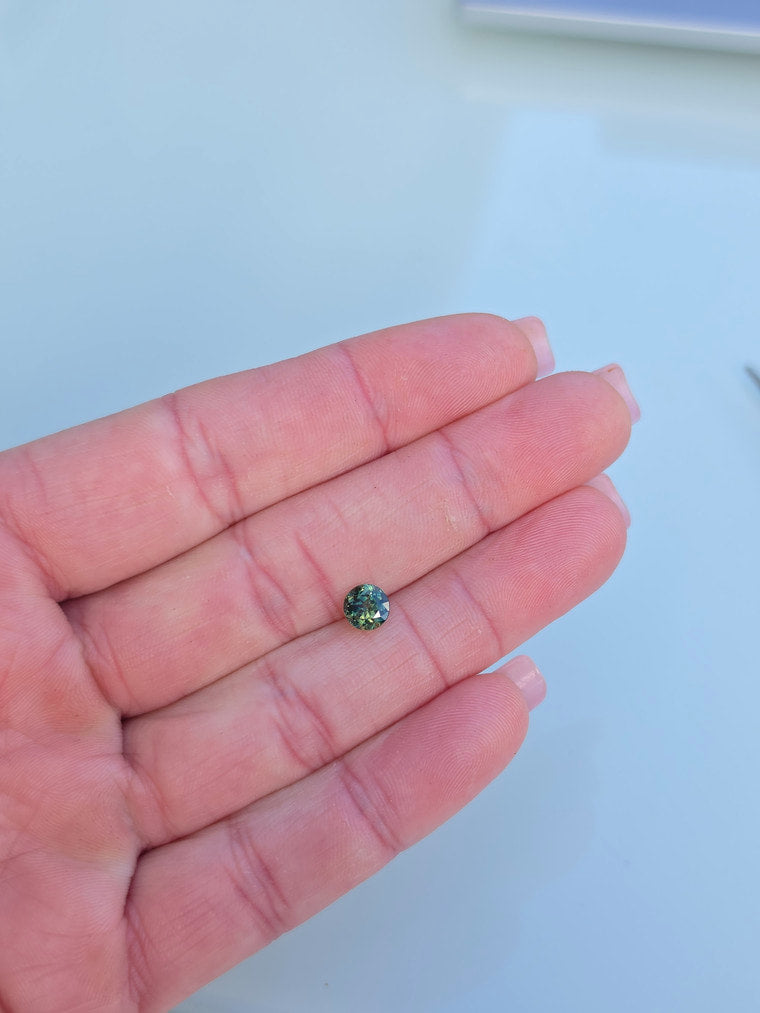 1.09ct Round Green Parti Sapphire