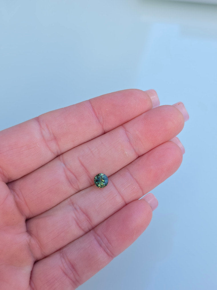 1.09ct Round Green Parti Sapphire